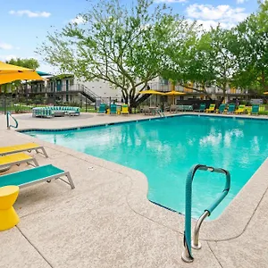  Apartment 2b1b Stylish Haven - Pool And Parking